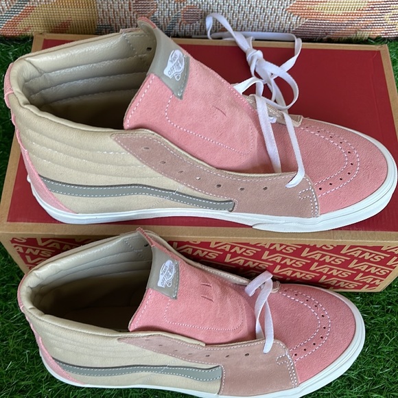 Vans Men’s Sk8-Hi
Color Block Pink/Multi
VN0A7Q5NBIY
Sneakers - Picture 3 of 16